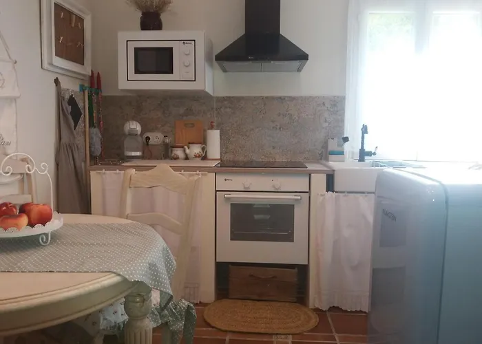 Hugoren Egoitza * Zubialde